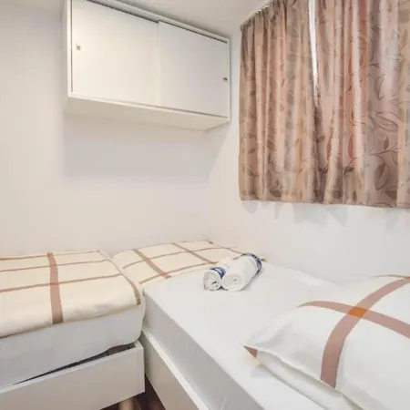 Mobile Homes Bella 3 Biograd Na Moru