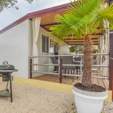 بيت للعطل Mobile Homes Bella 3 *