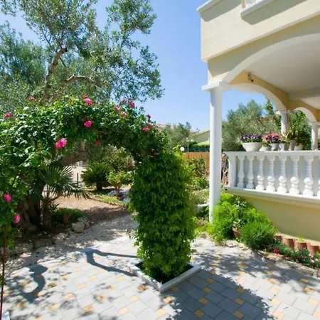 بيت للعطل Mobile Homes Bella 3 *