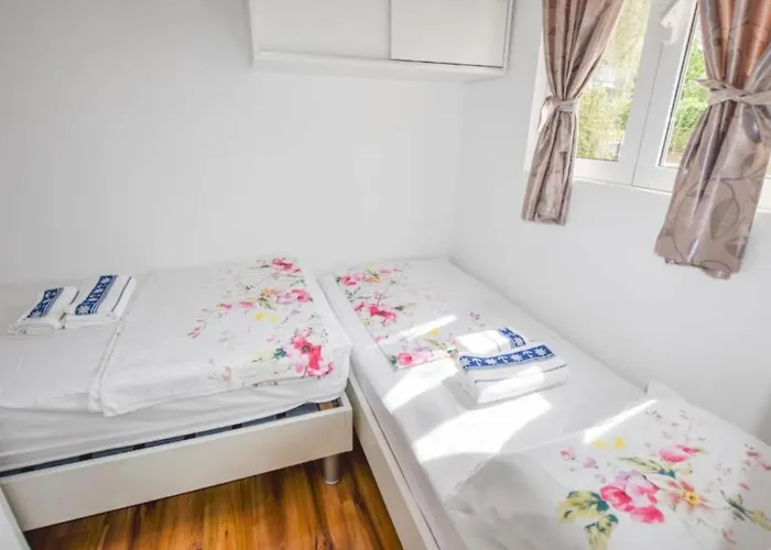 Mobile Homes Bella 3 Vikendica Biograd Na Moru